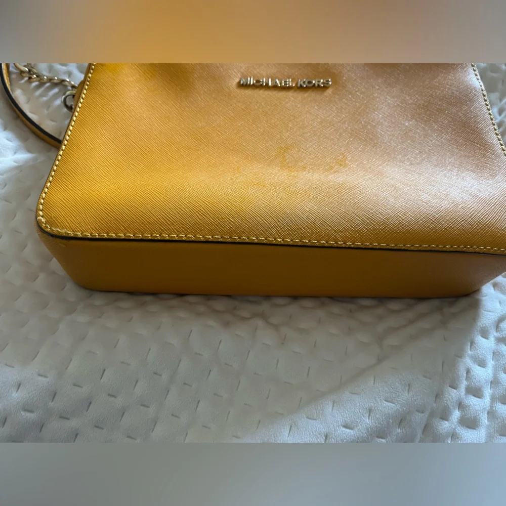 Michael Kors Jet Set Large Saffiano Leather Crossbody Bag - Picture 4 of 10